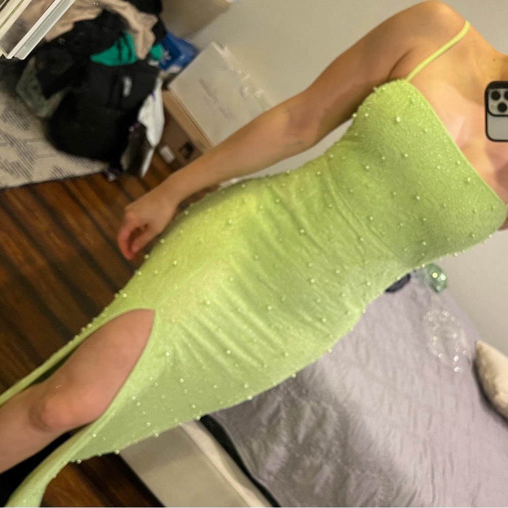 WINDSOR NWT Lime Green Pearl
Beaded Square Neck Valeria Maxi Dress, size M